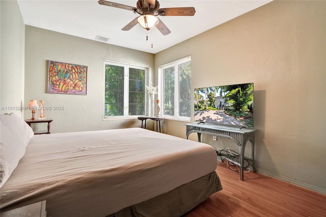 For Sale: $2,650,000 (5 beds, 3 baths, 2363 Square Feet)