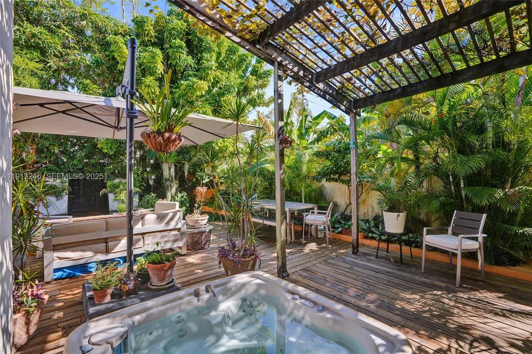 For Sale: $2,650,000 (5 beds, 3 baths, 2363 Square Feet)