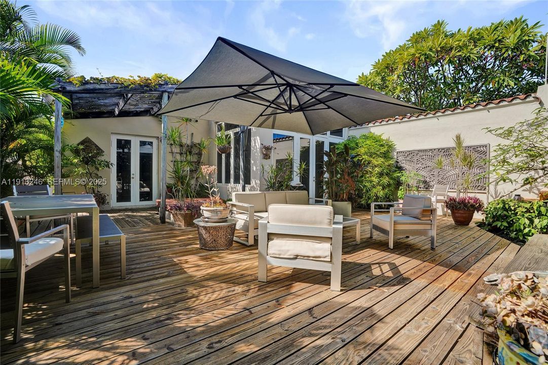 For Sale: $2,650,000 (5 beds, 3 baths, 2363 Square Feet)