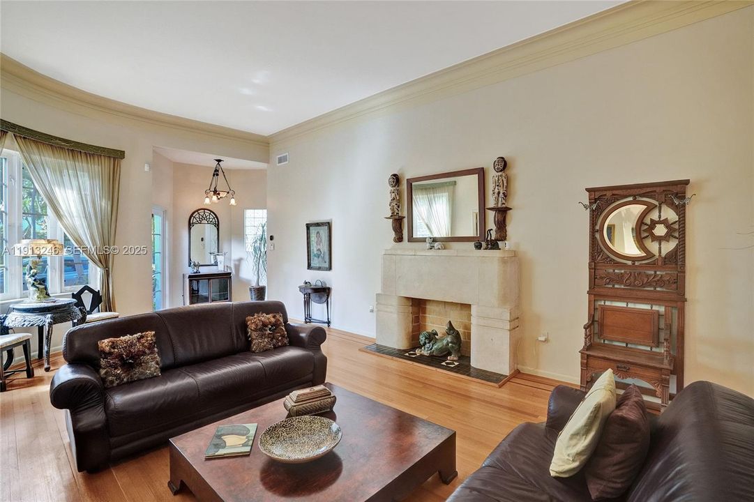 For Sale: $2,650,000 (5 beds, 3 baths, 2363 Square Feet)