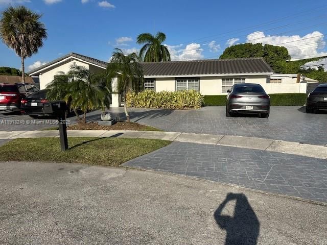 В аренду: $5,800 (5 спален, 3 ванн, 1778 Квадратных фут)