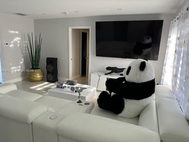 В аренду: $5,800 (5 спален, 3 ванн, 1778 Квадратных фут)