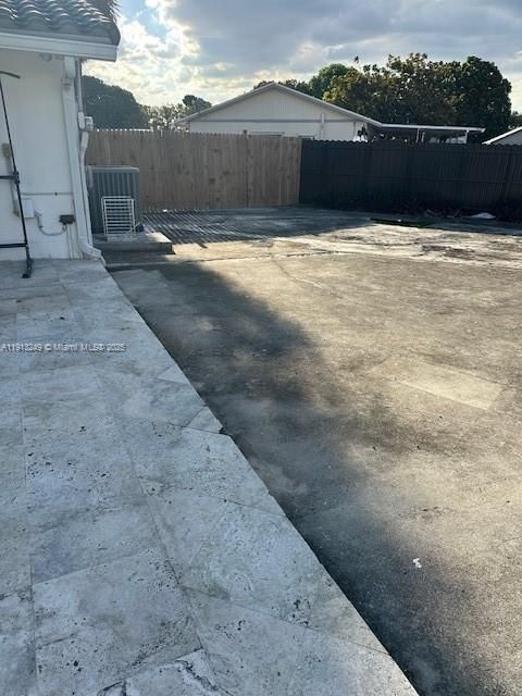 В аренду: $5,800 (5 спален, 3 ванн, 1778 Квадратных фут)