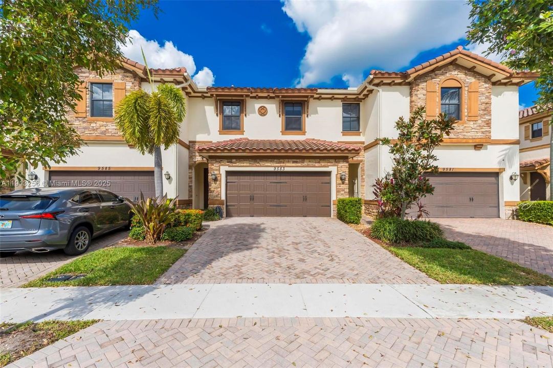 En Renta: $4,200 (3 camas, 2 baños, 1875 Pies cuadrados)