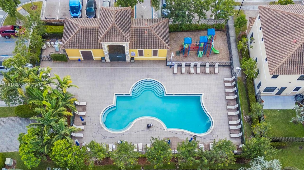 En Renta: $4,200 (3 camas, 2 baños, 1875 Pies cuadrados)