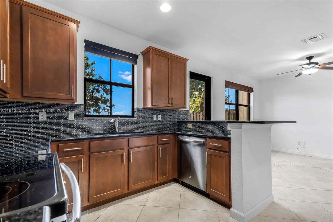 En Renta: $4,200 (3 camas, 2 baños, 1875 Pies cuadrados)