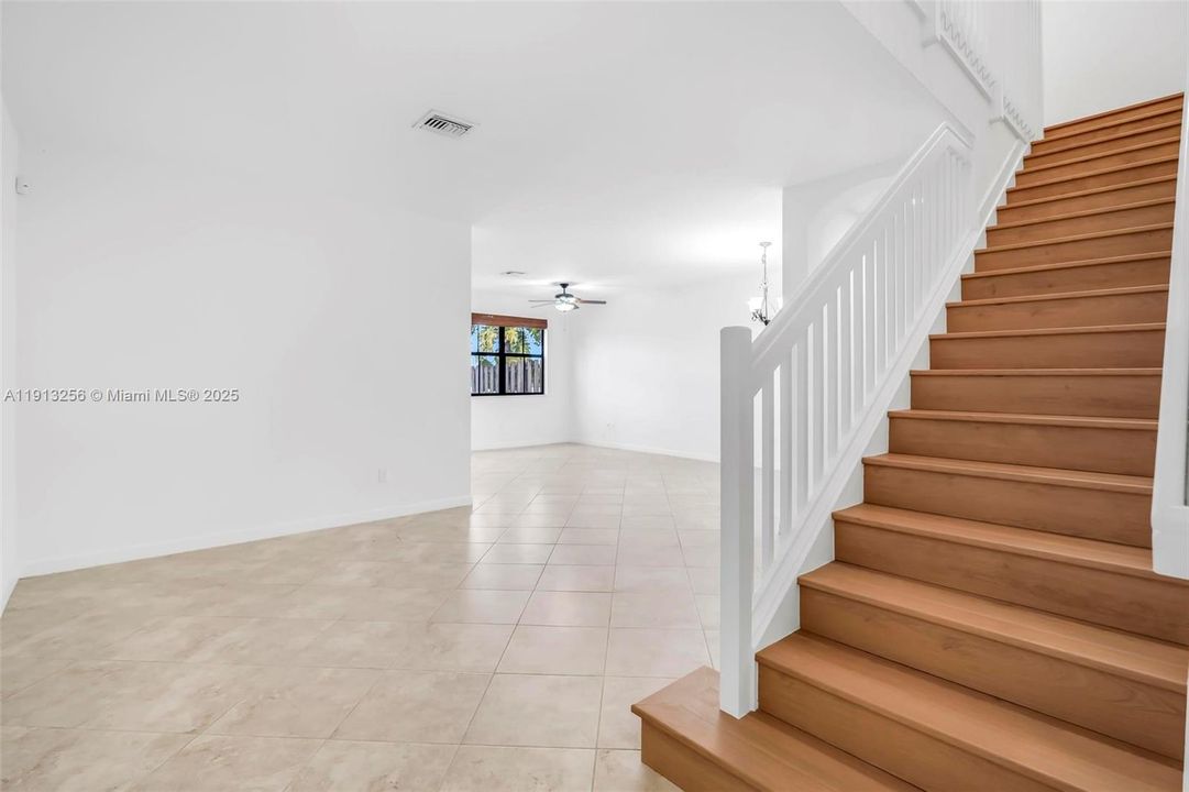 En Renta: $4,200 (3 camas, 2 baños, 1875 Pies cuadrados)