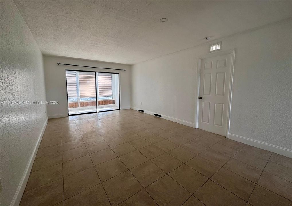 Под контрактом: $1,595 (1 спален, 1 ванн, 746 Квадратных фут)