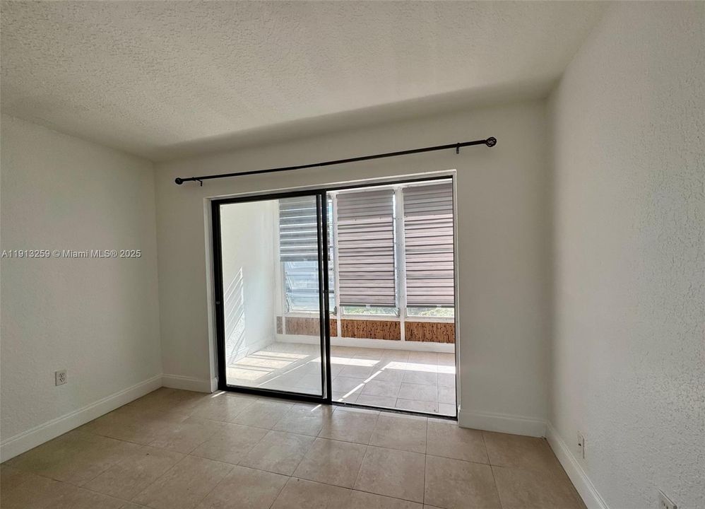 Под контрактом: $1,595 (1 спален, 1 ванн, 746 Квадратных фут)