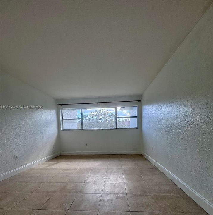 Под контрактом: $1,595 (1 спален, 1 ванн, 746 Квадратных фут)