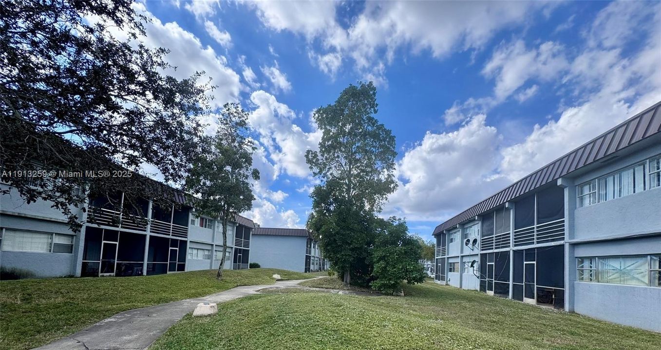 Под контрактом: $1,595 (1 спален, 1 ванн, 746 Квадратных фут)