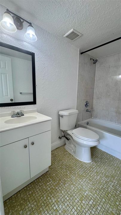 Под контрактом: $1,595 (1 спален, 1 ванн, 746 Квадратных фут)