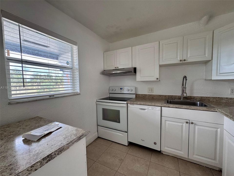 Под контрактом: $1,595 (1 спален, 1 ванн, 746 Квадратных фут)