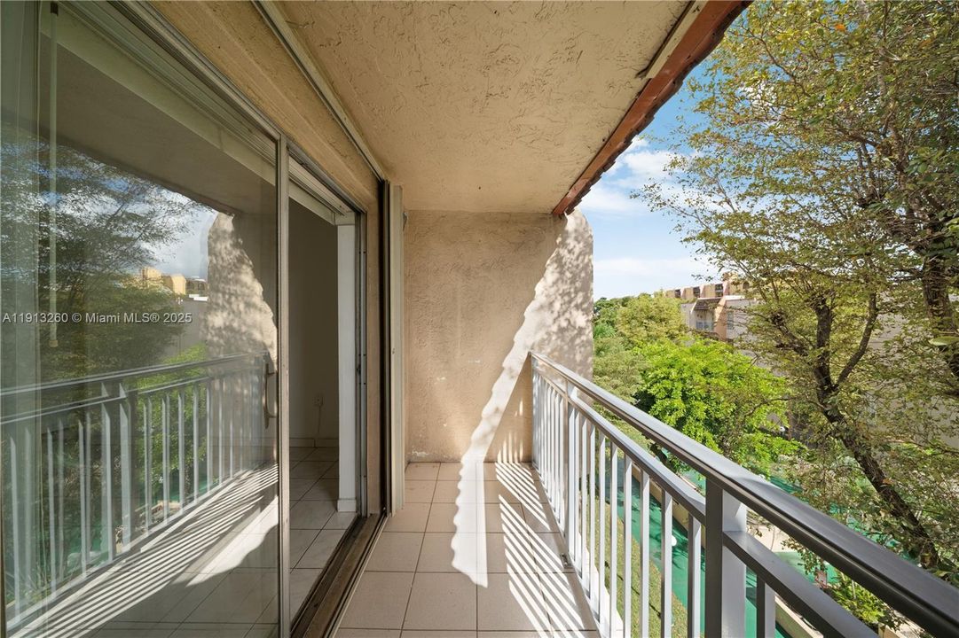 For Sale: $229,000 (2 beds, 2 baths, 782 Square Feet)