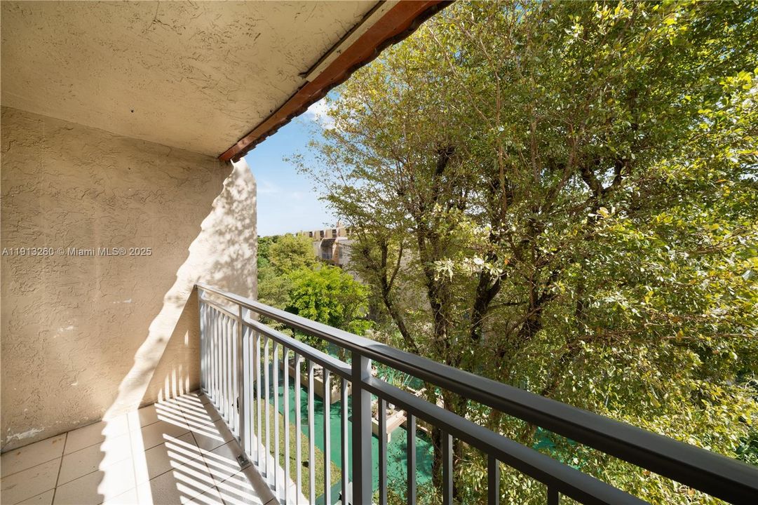 For Sale: $229,000 (2 beds, 2 baths, 782 Square Feet)