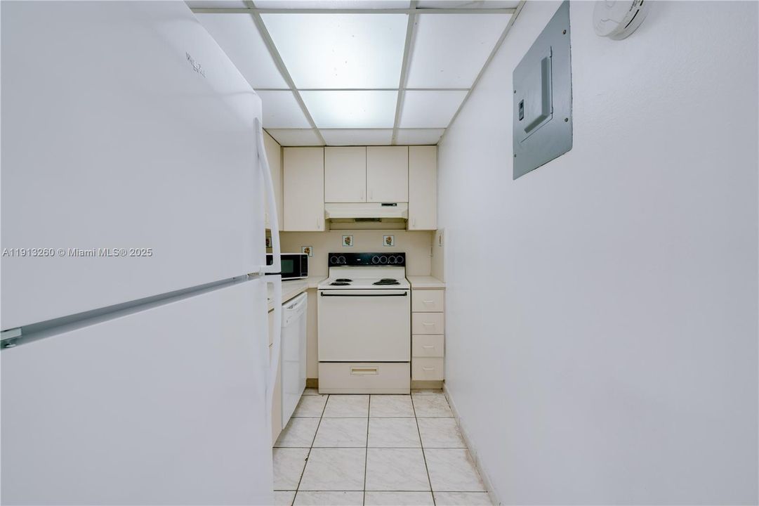 For Sale: $229,000 (2 beds, 2 baths, 782 Square Feet)