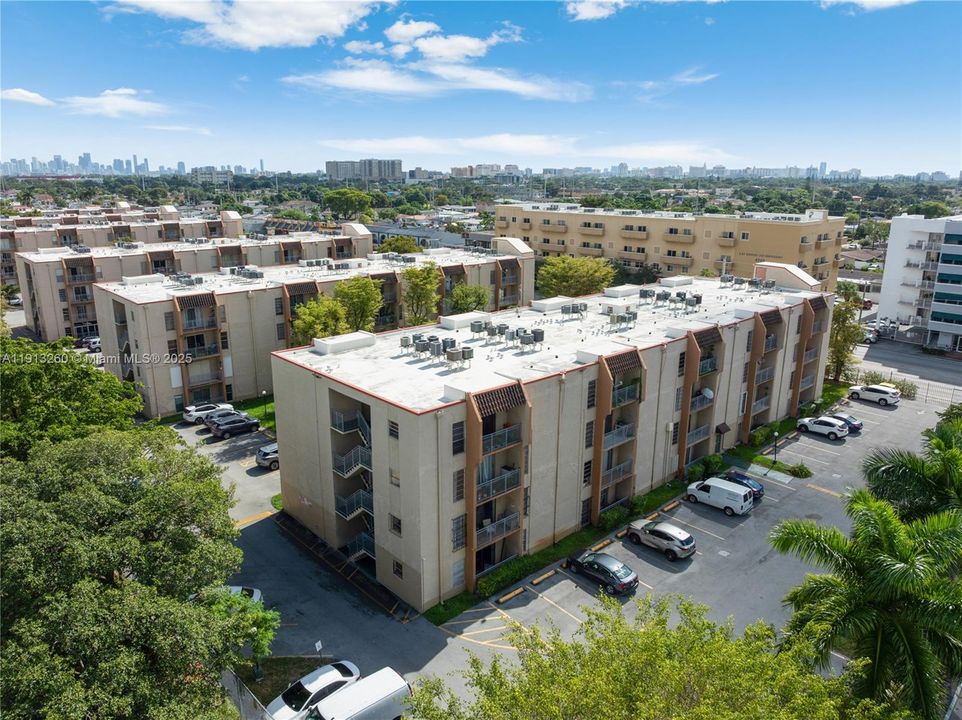 For Sale: $229,000 (2 beds, 2 baths, 782 Square Feet)