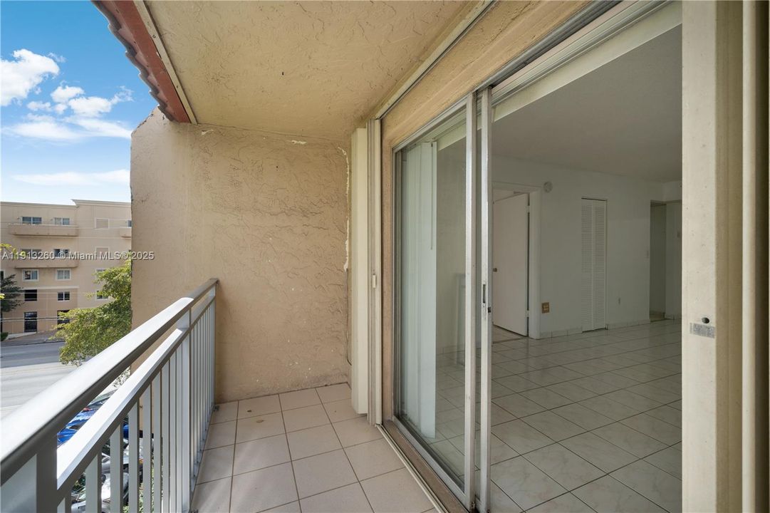 For Sale: $229,000 (2 beds, 2 baths, 782 Square Feet)