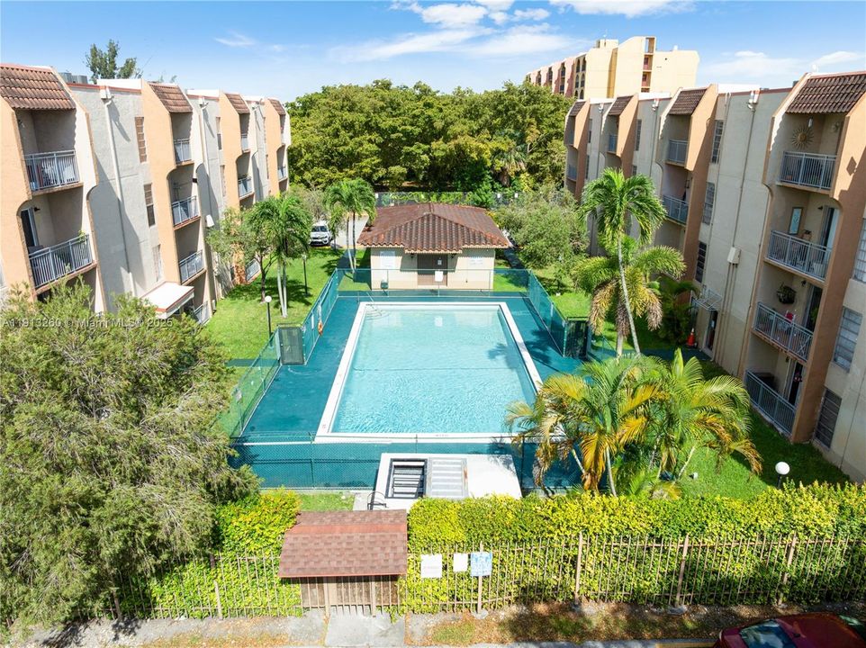 For Sale: $229,000 (2 beds, 2 baths, 782 Square Feet)