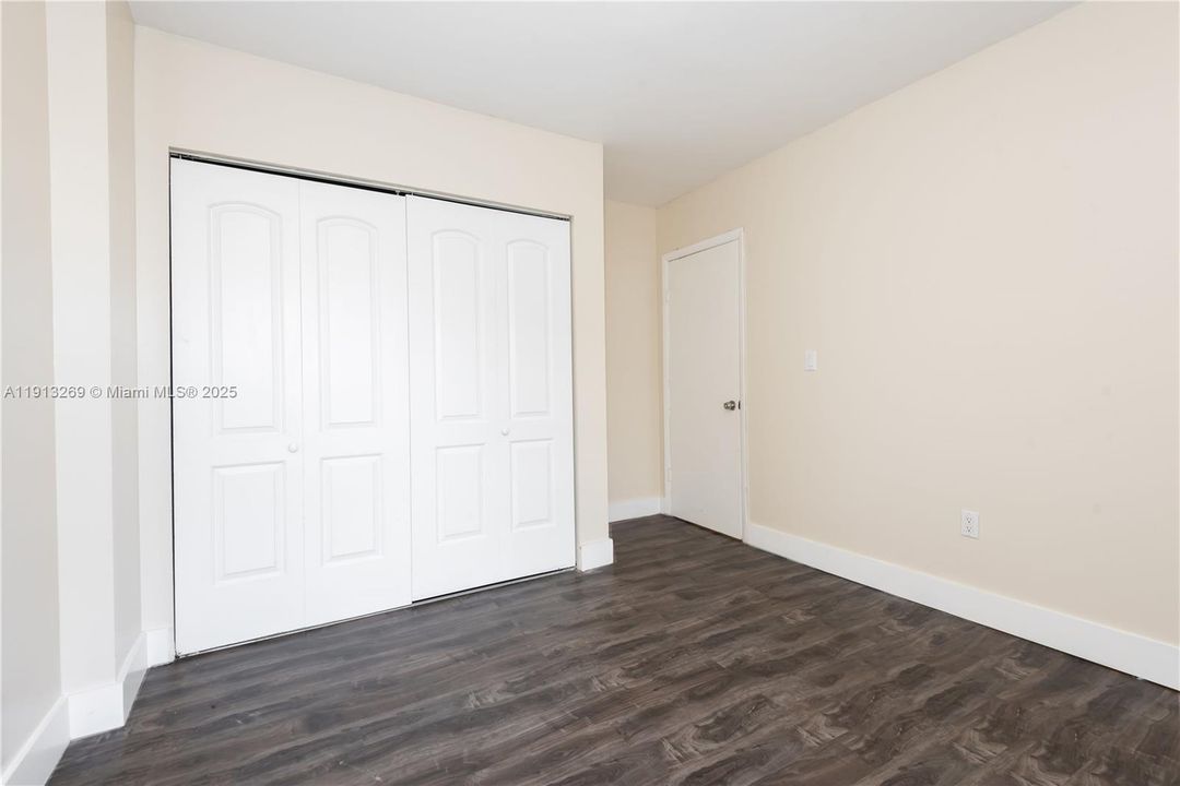 待售: $315,000 (2 贝兹, 1 浴室, 972 平方英尺)