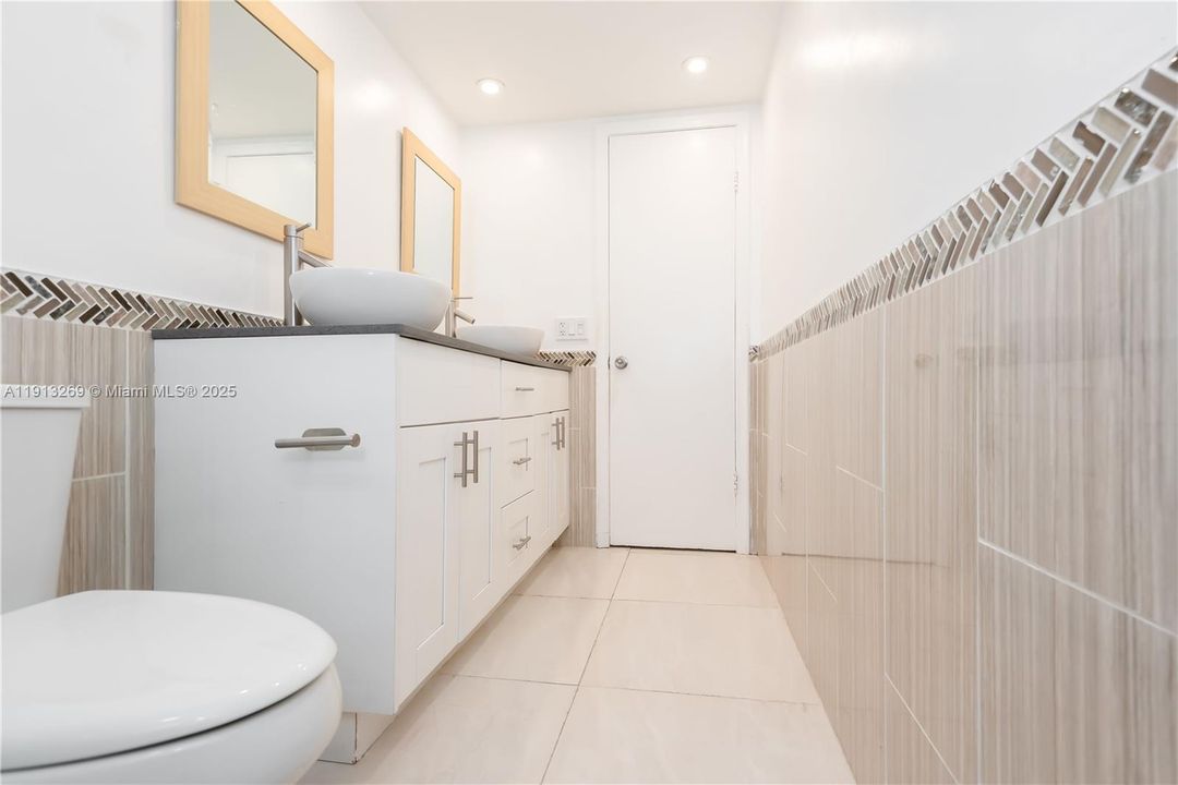 待售: $315,000 (2 贝兹, 1 浴室, 972 平方英尺)