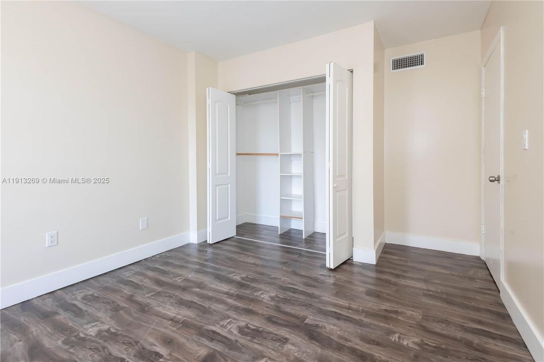 待售: $315,000 (2 贝兹, 1 浴室, 972 平方英尺)