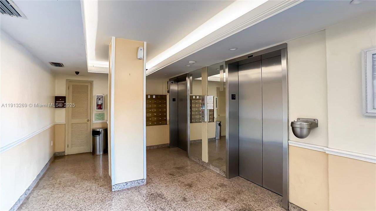 待售: $315,000 (2 贝兹, 1 浴室, 972 平方英尺)