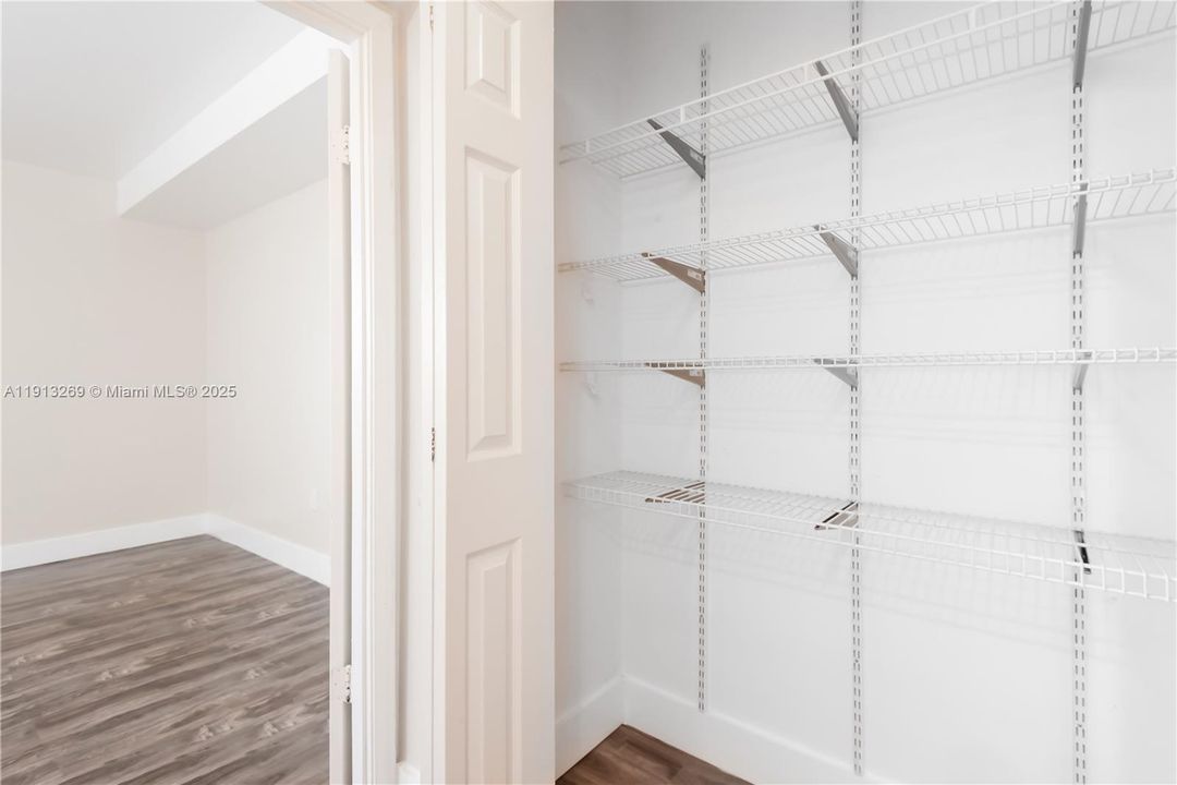 待售: $315,000 (2 贝兹, 1 浴室, 972 平方英尺)