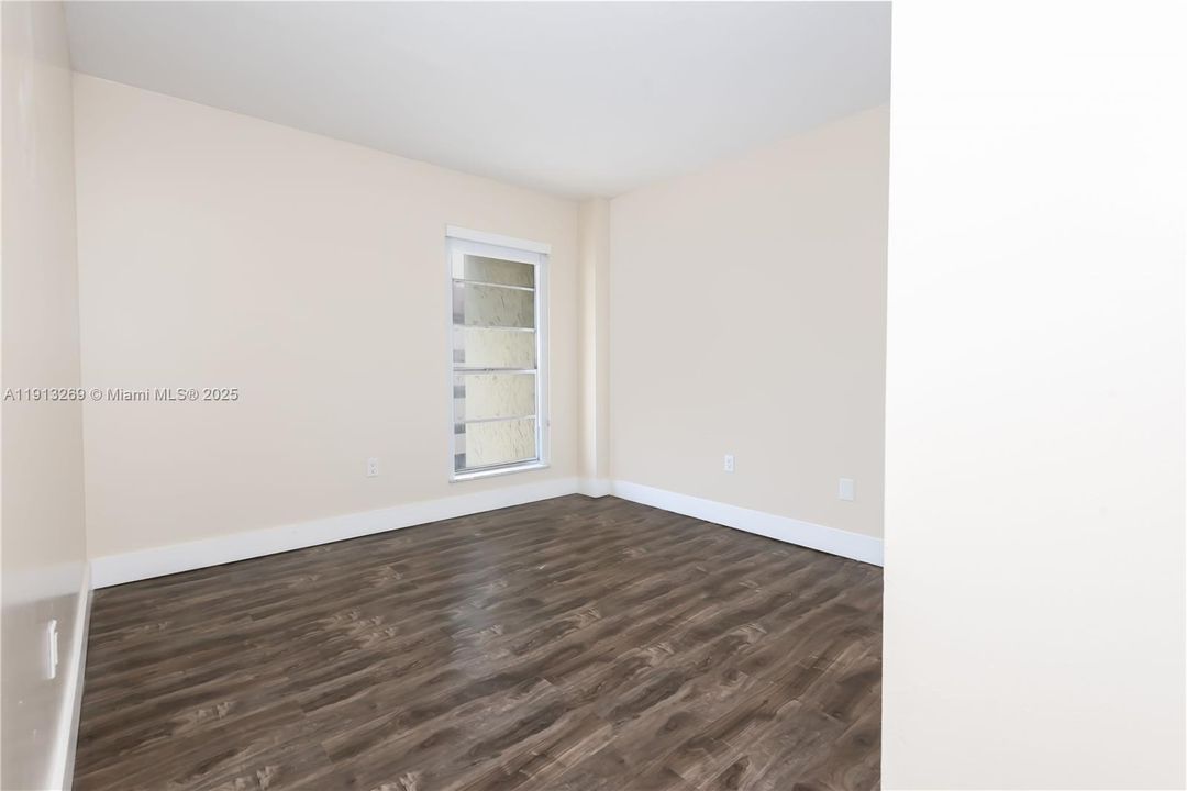 待售: $315,000 (2 贝兹, 1 浴室, 972 平方英尺)