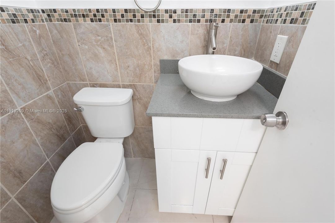 待售: $315,000 (2 贝兹, 1 浴室, 972 平方英尺)