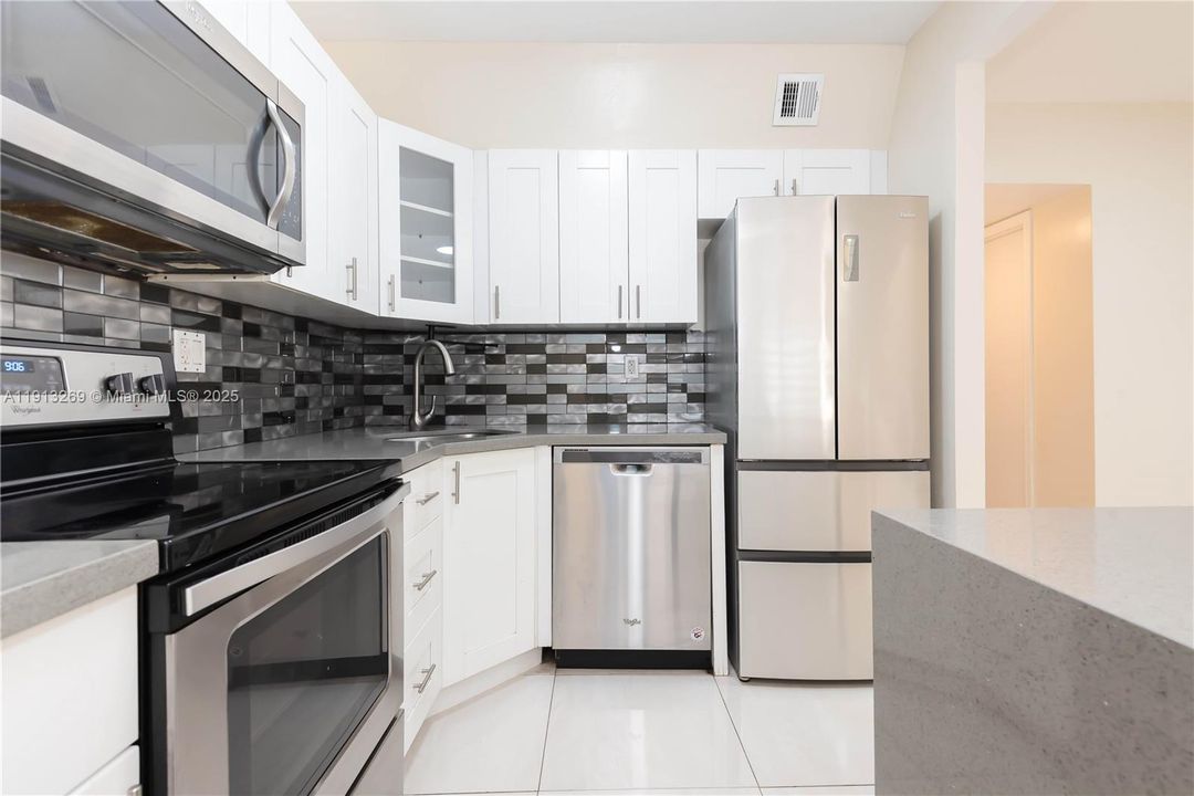 待售: $315,000 (2 贝兹, 1 浴室, 972 平方英尺)