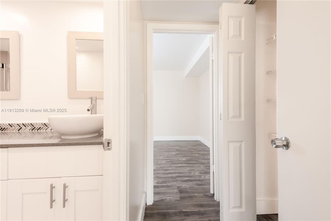 待售: $315,000 (2 贝兹, 1 浴室, 972 平方英尺)