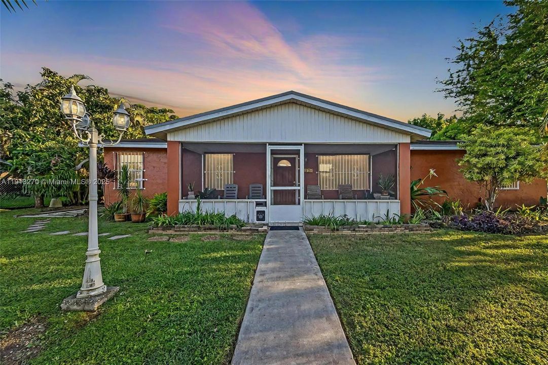 Active With Contract: $460,000 (4 beds, 2 baths, 1652 Square Feet)