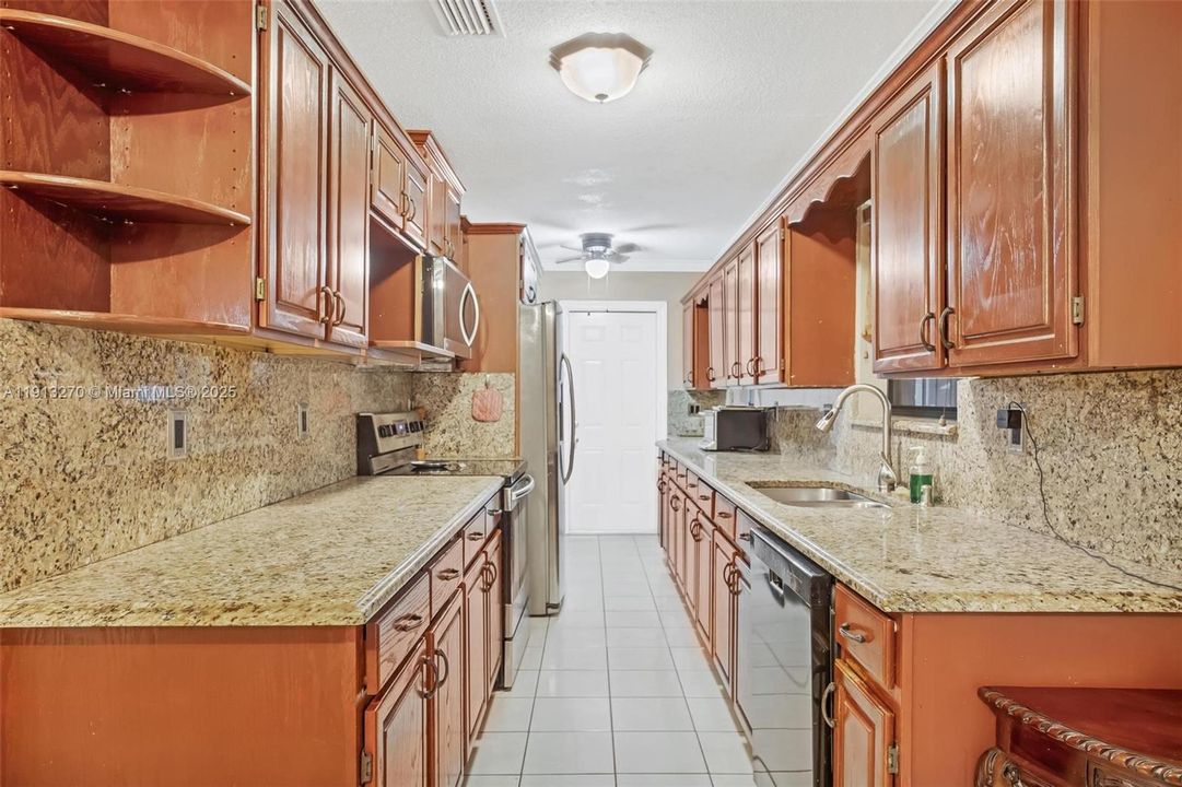 Active With Contract: $460,000 (4 beds, 2 baths, 1652 Square Feet)