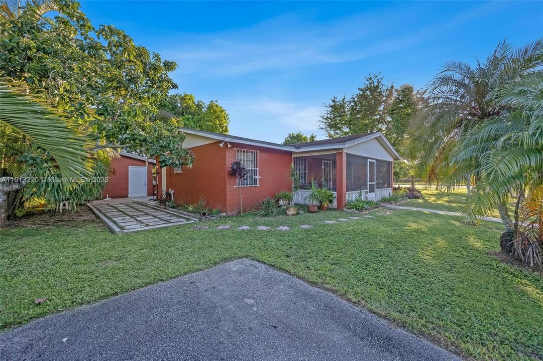 Active With Contract: $460,000 (4 beds, 2 baths, 1652 Square Feet)