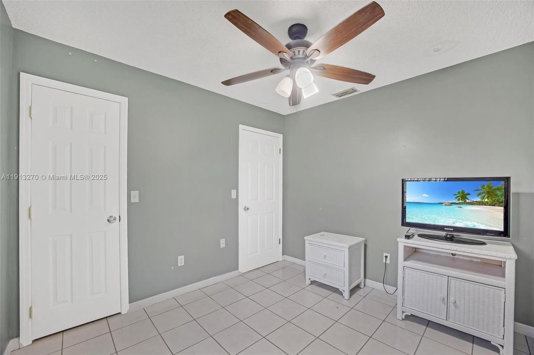 Active With Contract: $460,000 (4 beds, 2 baths, 1652 Square Feet)