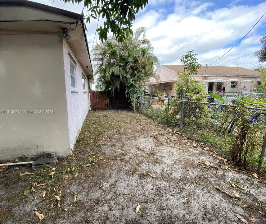 Side of yard - enough space to store your boat