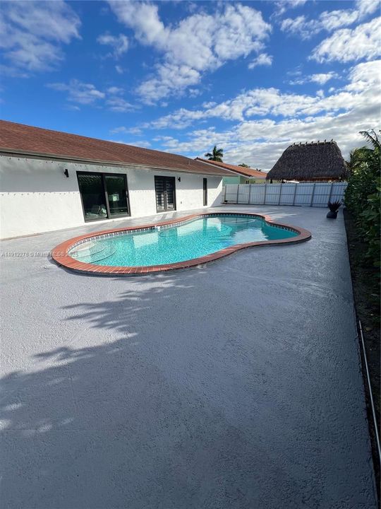 Activo con contrato: $799,900 (5 camas, 4 baños, 2286 Pies cuadrados)