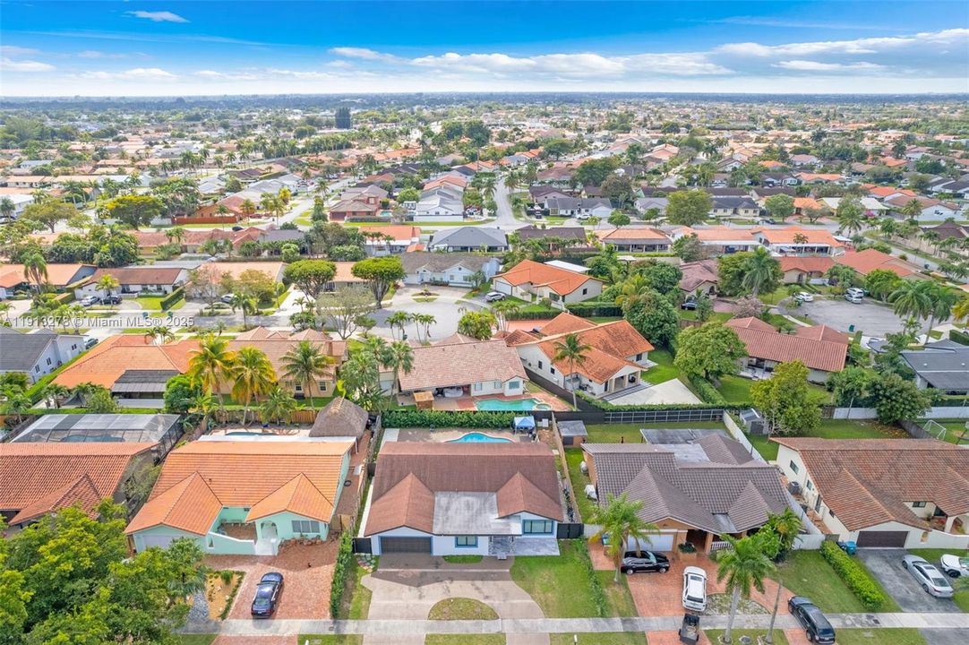 Activo con contrato: $799,900 (5 camas, 4 baños, 2286 Pies cuadrados)