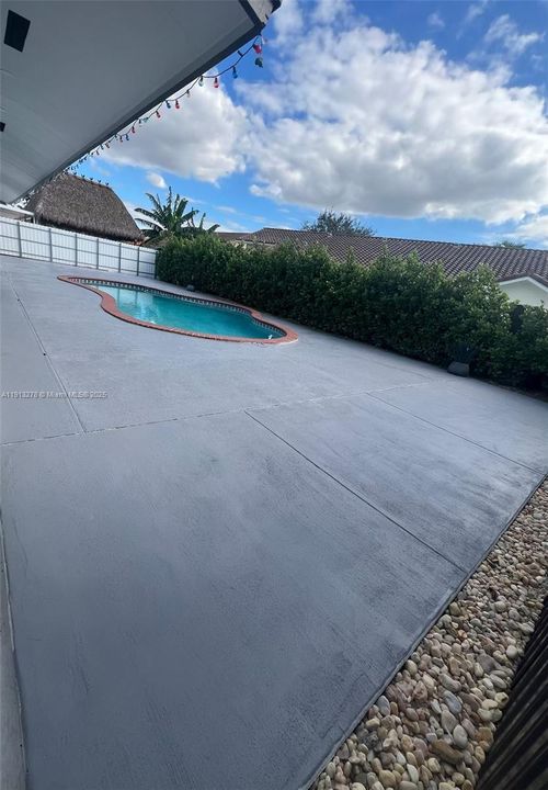 Activo con contrato: $799,900 (5 camas, 4 baños, 2286 Pies cuadrados)