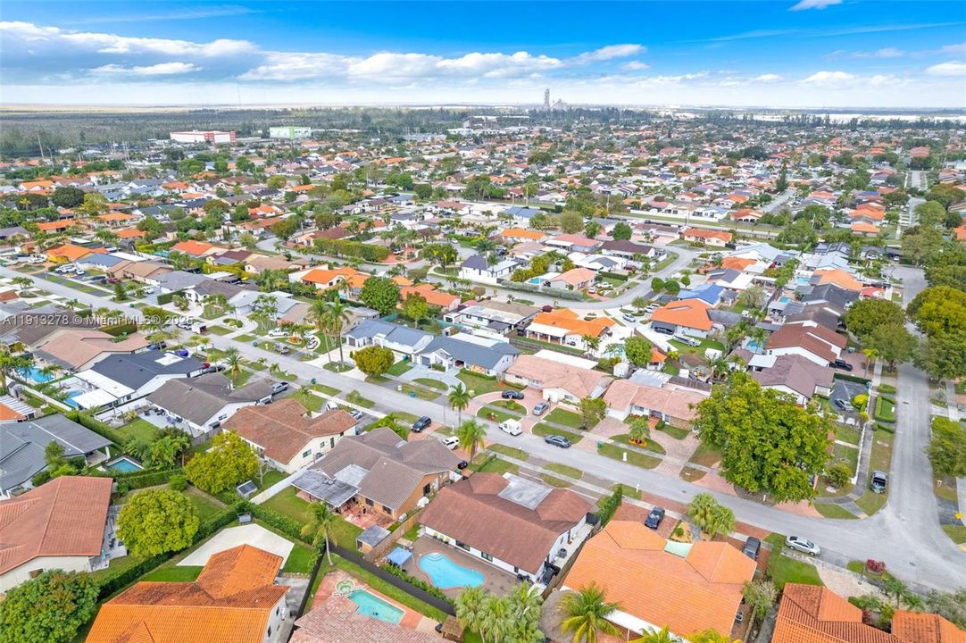 Activo con contrato: $799,900 (5 camas, 4 baños, 2286 Pies cuadrados)