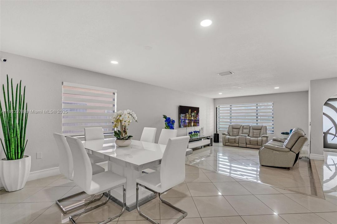 Activo con contrato: $799,900 (5 camas, 4 baños, 2286 Pies cuadrados)