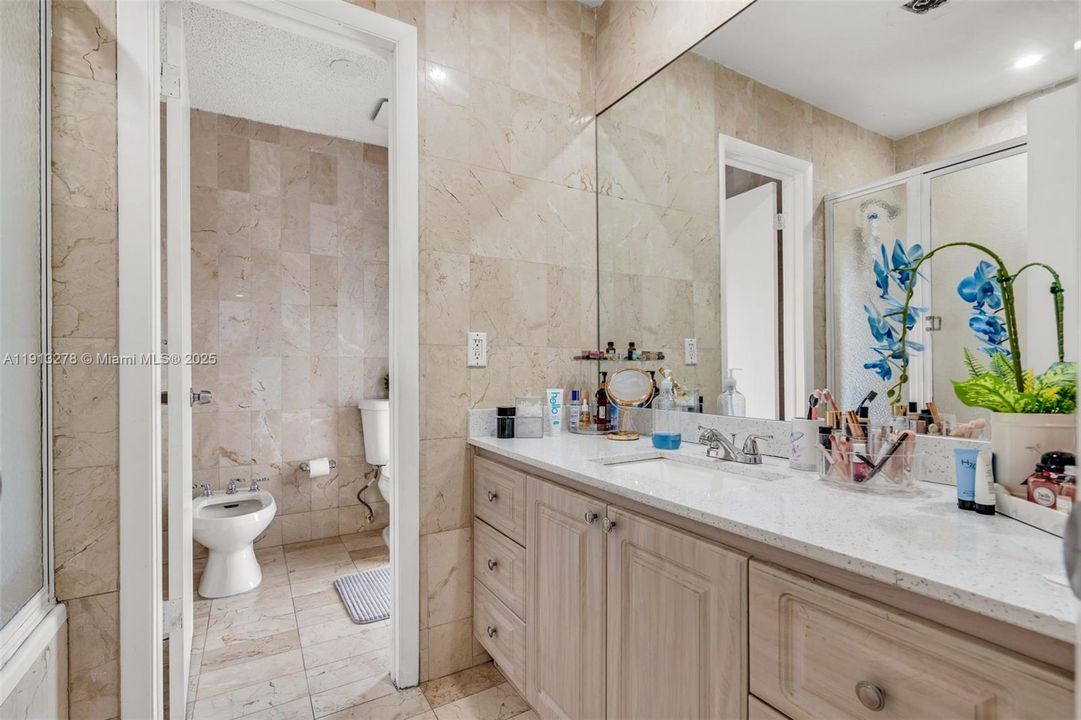 Activo con contrato: $799,900 (5 camas, 4 baños, 2286 Pies cuadrados)