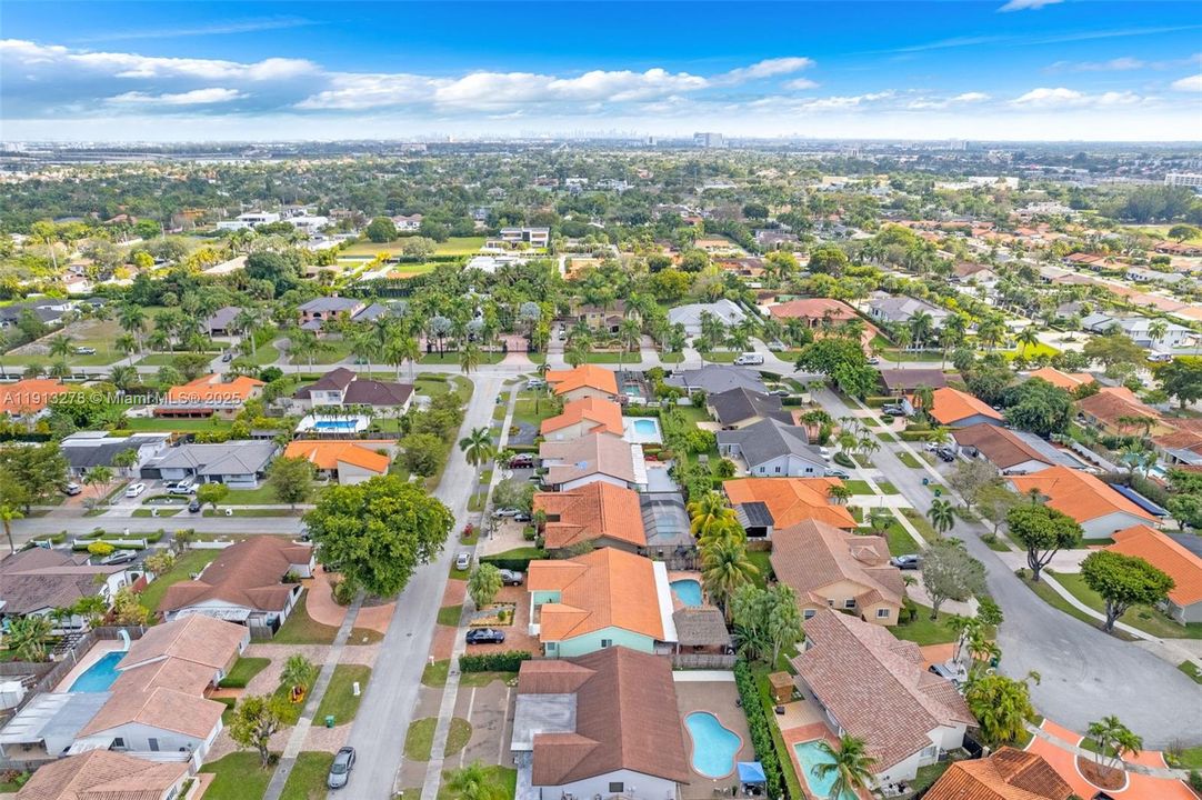 Activo con contrato: $799,900 (5 camas, 4 baños, 2286 Pies cuadrados)