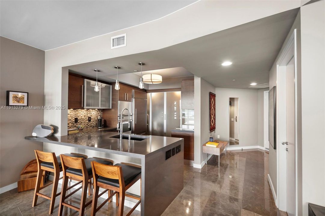 En Venta: $2,425,000 (2 camas, 2 baños, 1750 Pies cuadrados)