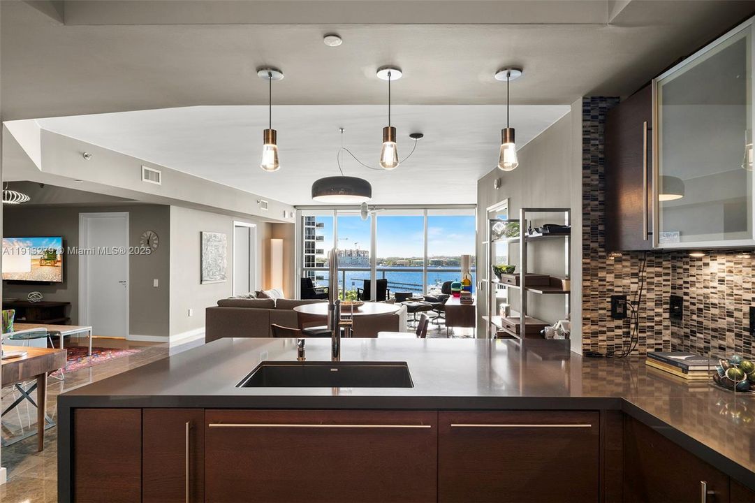 En Venta: $2,425,000 (2 camas, 2 baños, 1750 Pies cuadrados)