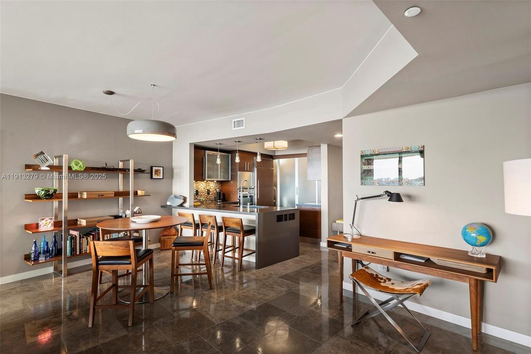 En Venta: $2,425,000 (2 camas, 2 baños, 1750 Pies cuadrados)