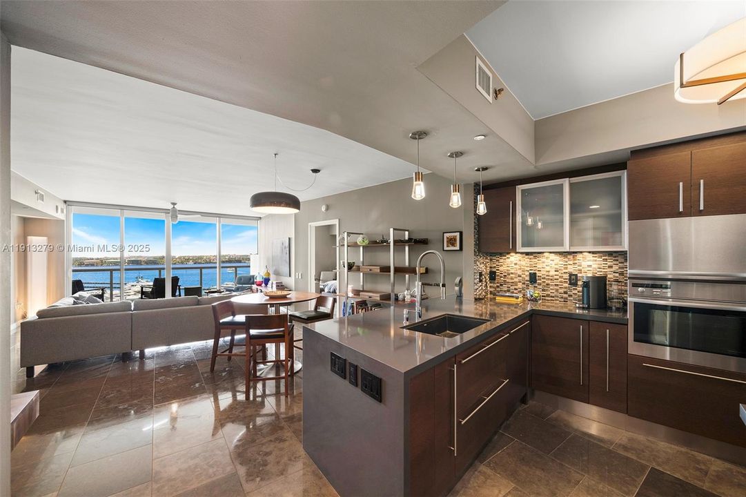 En Venta: $2,425,000 (2 camas, 2 baños, 1750 Pies cuadrados)