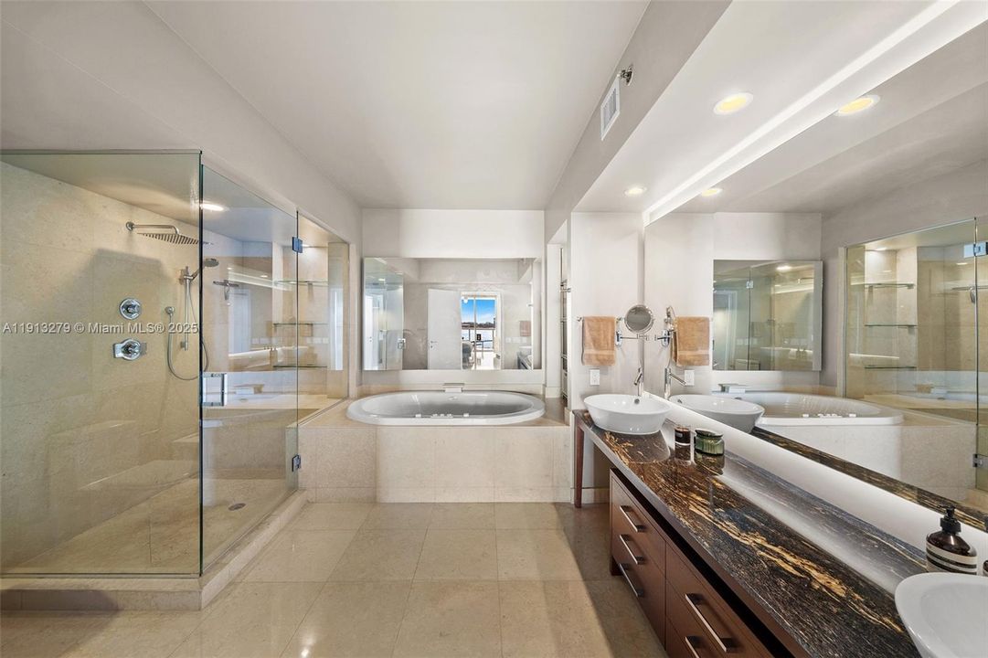 En Venta: $2,425,000 (2 camas, 2 baños, 1750 Pies cuadrados)