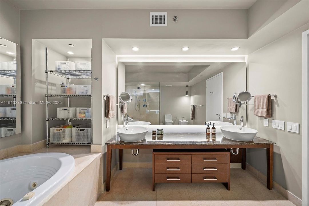 En Venta: $2,425,000 (2 camas, 2 baños, 1750 Pies cuadrados)